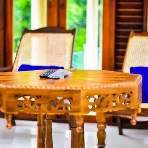 Sri Kandyan ** Kandy